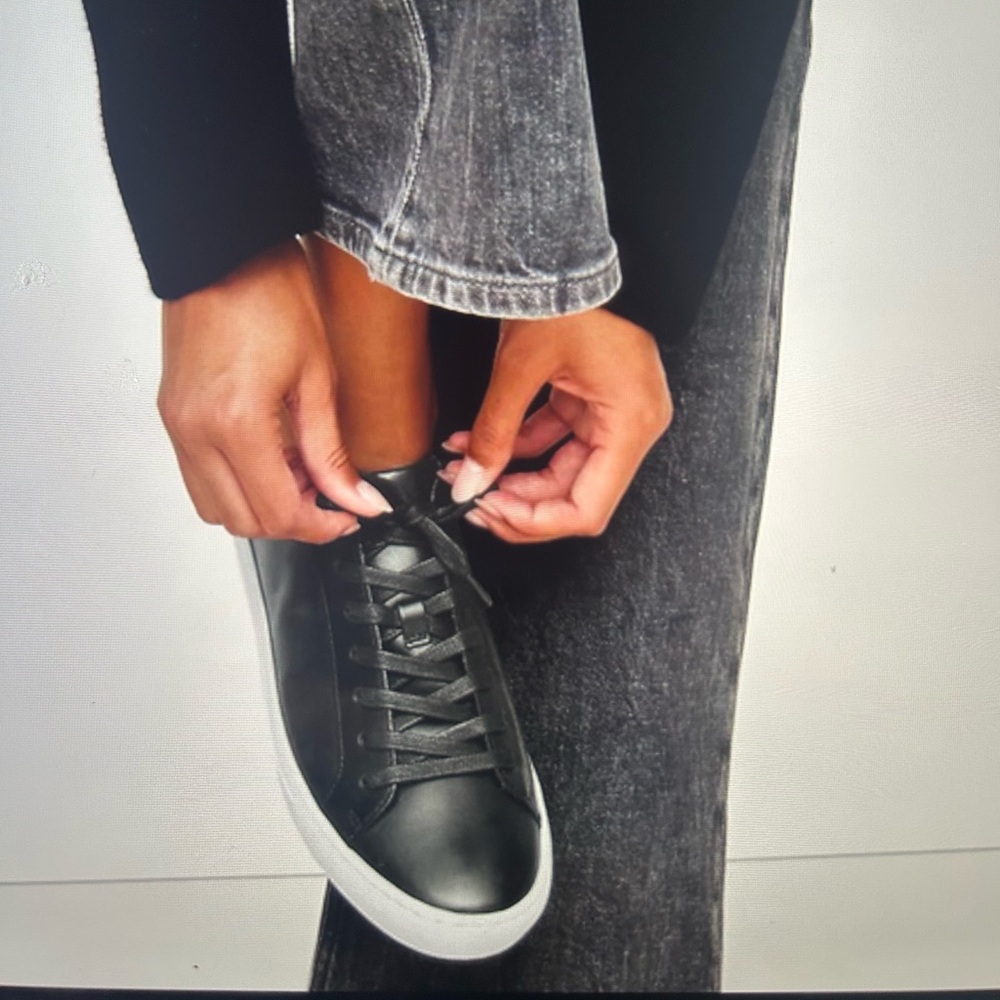 NEW
Banana Republic Women’s Leather Sneaker